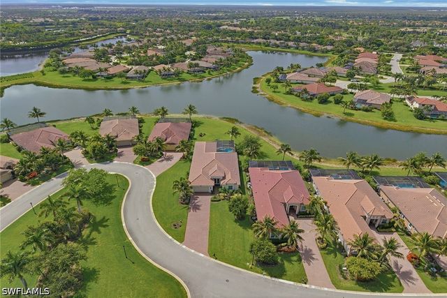 9454 Lagomar CT, Naples, FL 34114
