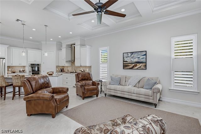 9454 Lagomar CT, Naples, FL 34114