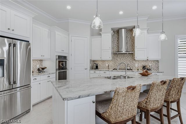 9454 Lagomar CT, Naples, FL 34114