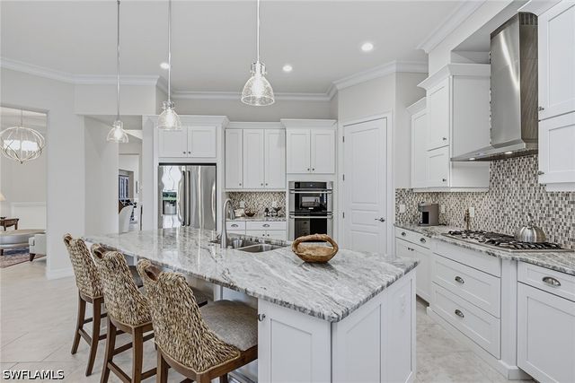 9454 Lagomar CT, Naples, FL 34114