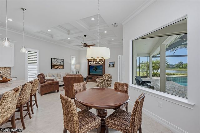 9454 Lagomar CT, Naples, FL 34114