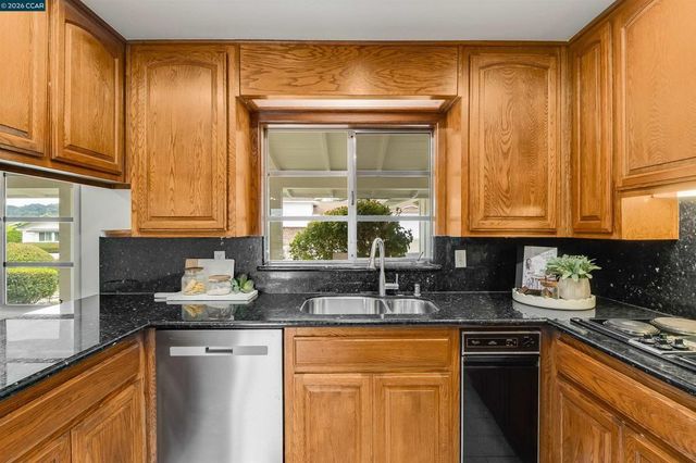 61 Sullivan Dr, Moraga, CA 94556