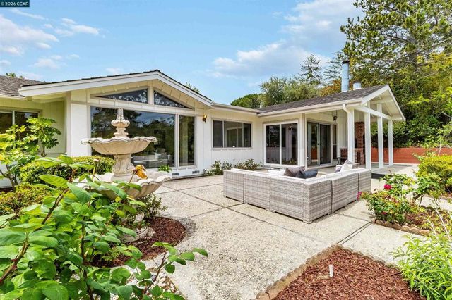 61 Sullivan Dr, Moraga, CA 94556