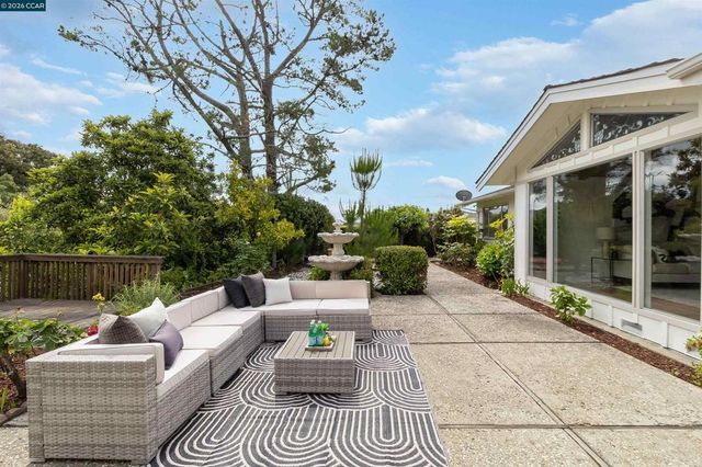 61 Sullivan Dr, Moraga, CA 94556