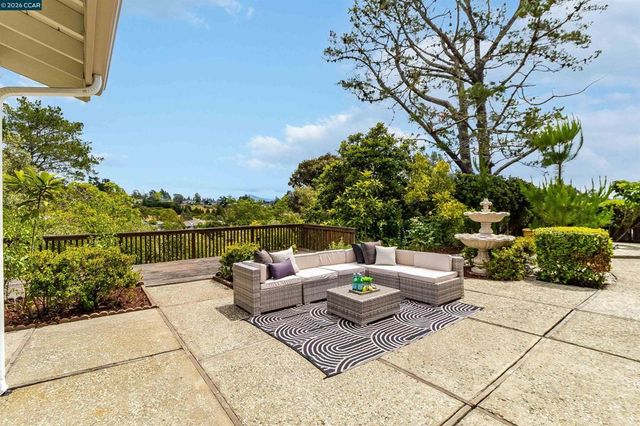61 Sullivan Dr, Moraga, CA 94556