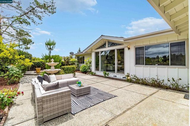 61 Sullivan Dr, Moraga, CA 94556