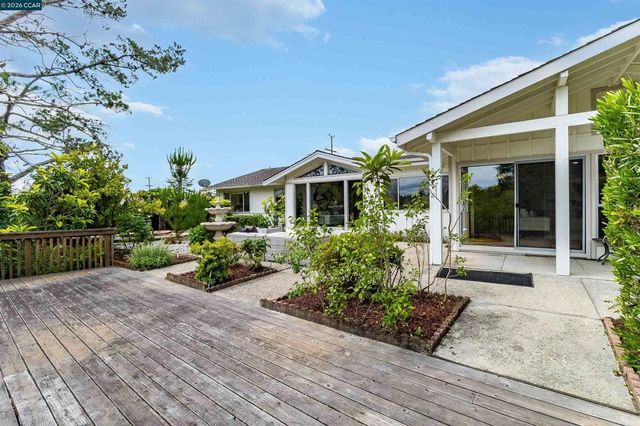 61 Sullivan Dr, Moraga, CA 94556