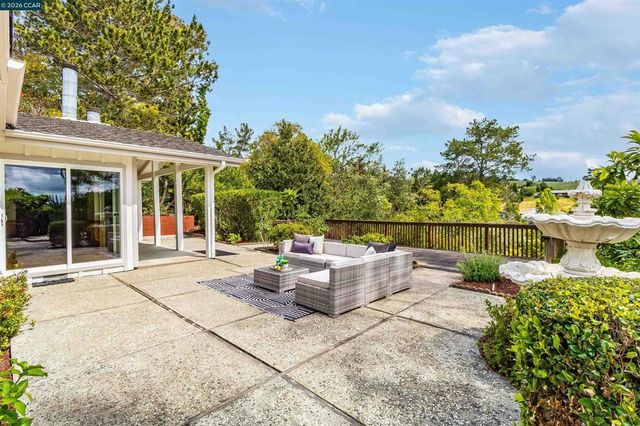 61 Sullivan Dr, Moraga, CA 94556