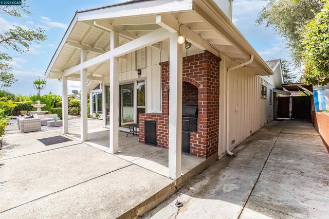 61 Sullivan Dr, Moraga, CA 94556