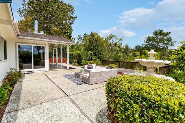 61 Sullivan Dr, Moraga, CA 94556