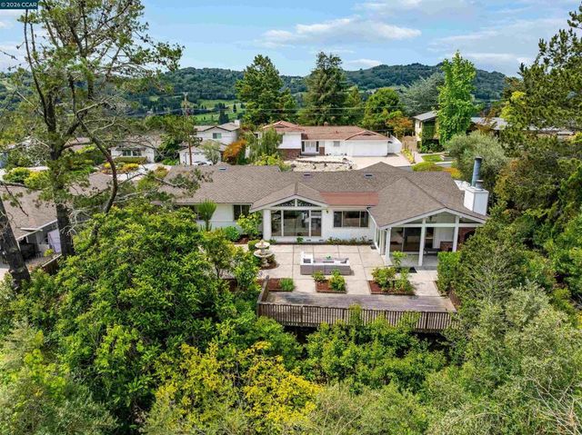61 Sullivan Dr, Moraga, CA 94556
