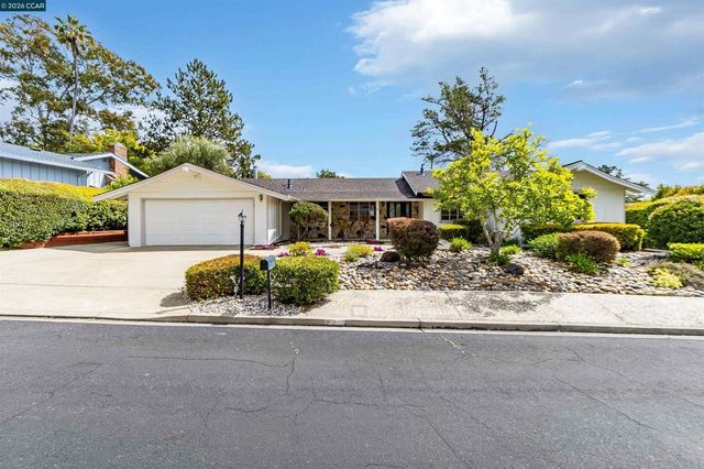 61 Sullivan Dr, Moraga, CA 94556