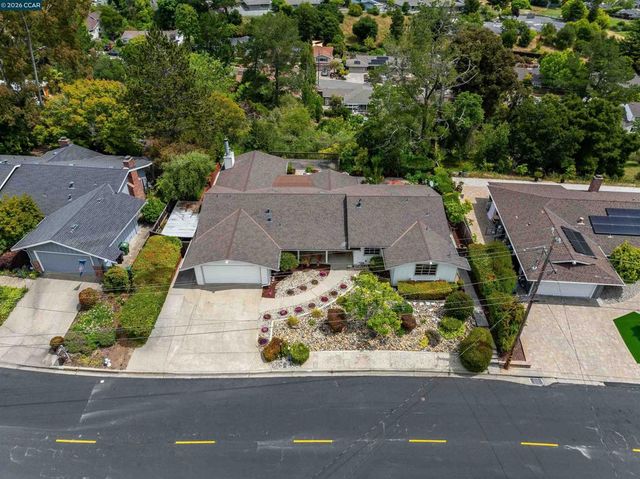 61 Sullivan Dr, Moraga, CA 94556