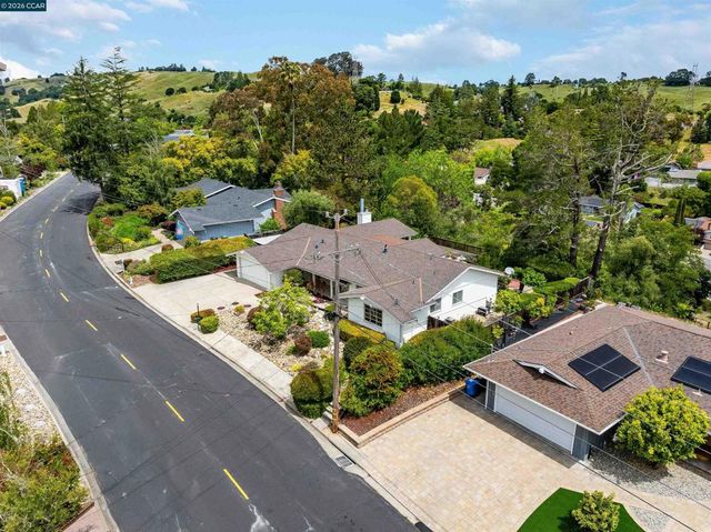 61 Sullivan Dr, Moraga, CA 94556