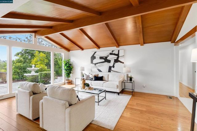61 Sullivan Dr, Moraga, CA 94556