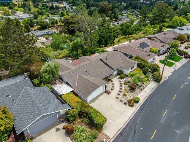 61 Sullivan Dr, Moraga, CA 94556