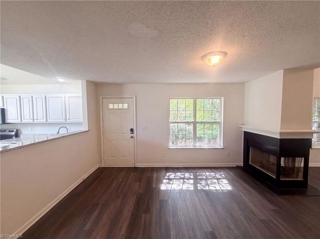30 Pickwick Place, Greensboro, NC 27407