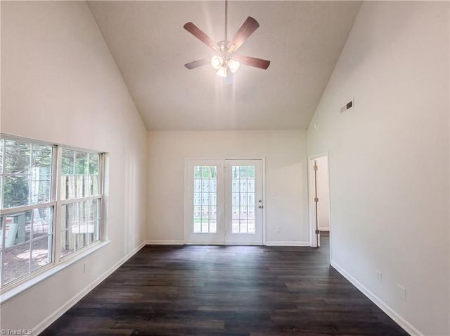 30 Pickwick Place, Greensboro, NC 27407