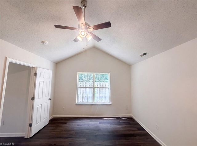 30 Pickwick Place, Greensboro, NC 27407