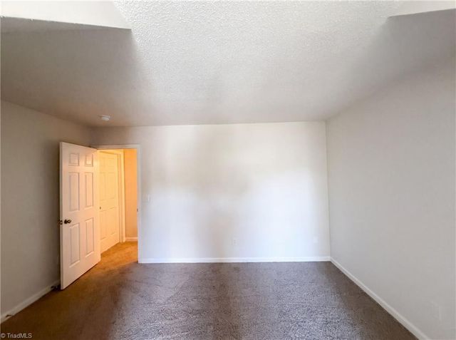 30 Pickwick Place, Greensboro, NC 27407