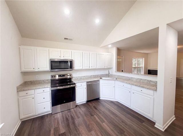 30 Pickwick Place, Greensboro, NC 27407