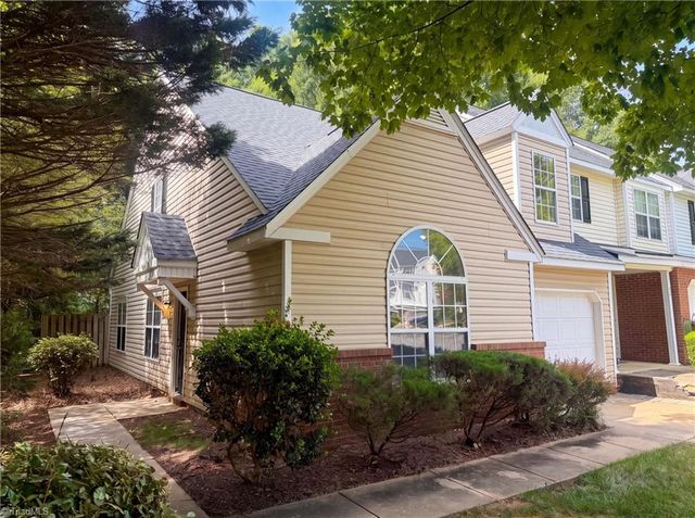 30 Pickwick Place, Greensboro, NC 27407