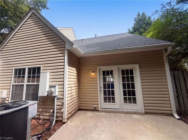 30 Pickwick Place, Greensboro, NC 27407