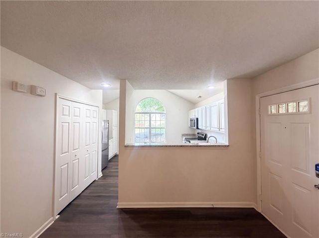 30 Pickwick Place, Greensboro, NC 27407