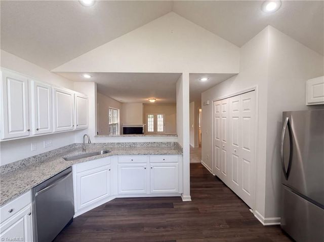 30 Pickwick Place, Greensboro, NC 27407