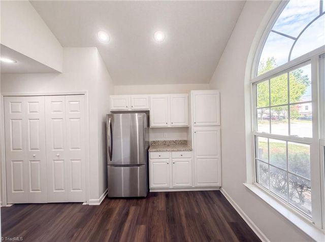 30 Pickwick Place, Greensboro, NC 27407