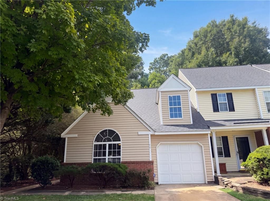 30 Pickwick Place, Greensboro, NC 27407
