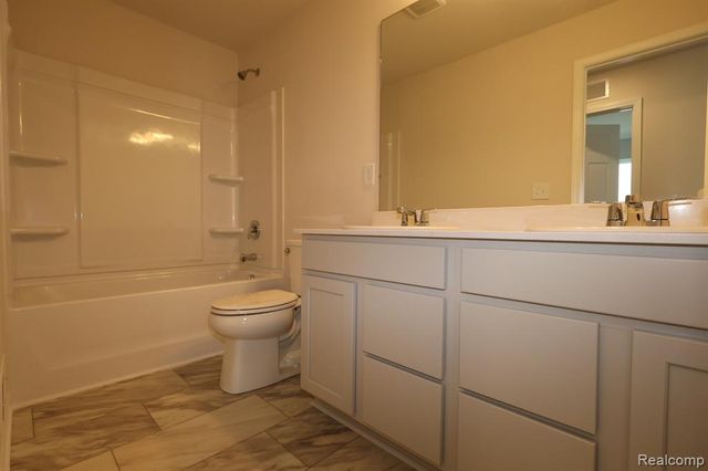 618 Whisperwood Way, Chelsea, MI 48118