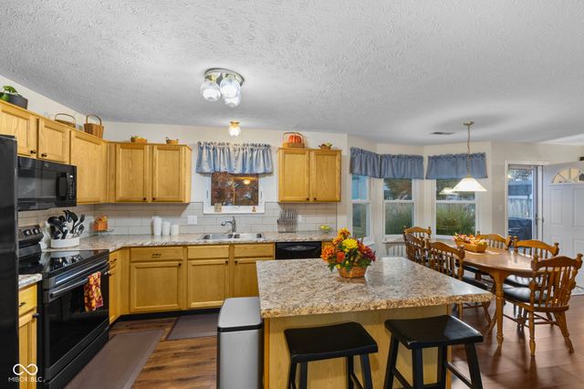 6913 Thousand Oaks Drive, Indianapolis, IN 46214