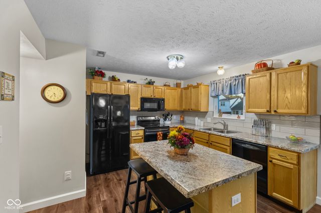 6913 Thousand Oaks Drive, Indianapolis, IN 46214