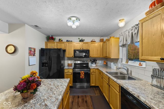 6913 Thousand Oaks Drive, Indianapolis, IN 46214