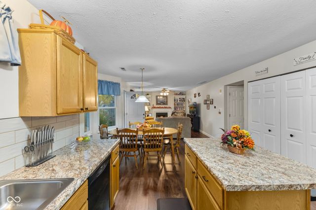 6913 Thousand Oaks Drive, Indianapolis, IN 46214