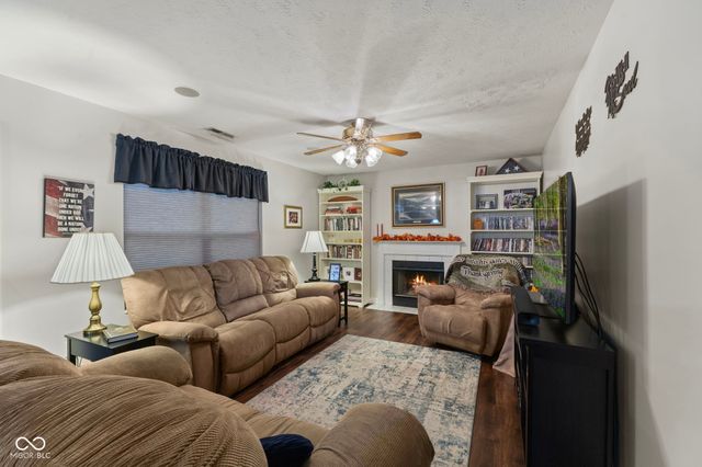 6913 Thousand Oaks Drive, Indianapolis, IN 46214