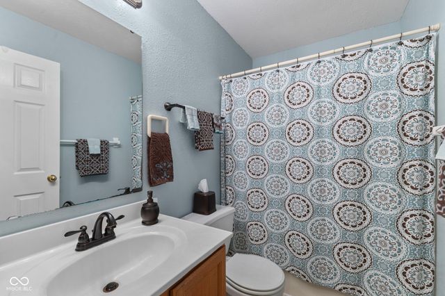 6913 Thousand Oaks Drive, Indianapolis, IN 46214