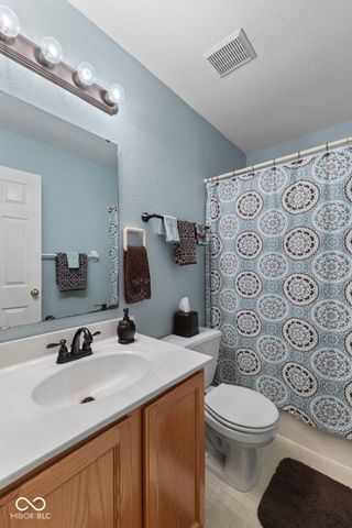 6913 Thousand Oaks Drive, Indianapolis, IN 46214