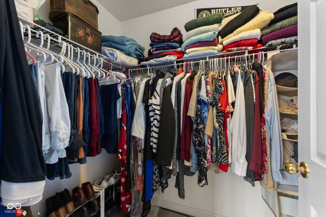 6913 Thousand Oaks Drive, Indianapolis, IN 46214