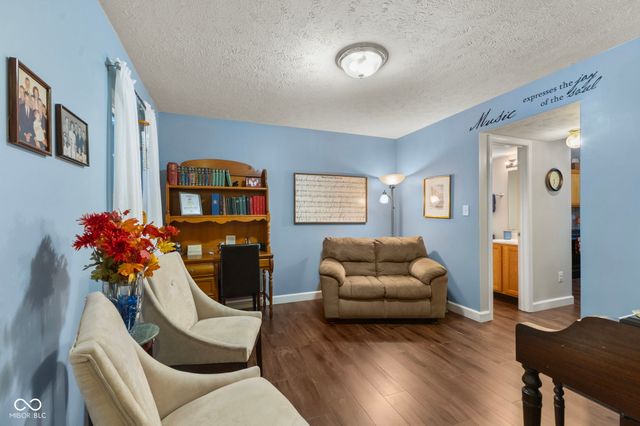 6913 Thousand Oaks Drive, Indianapolis, IN 46214