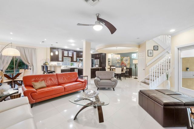 11377 Lakeview Drive 69-u, Coral Springs, FL 33071