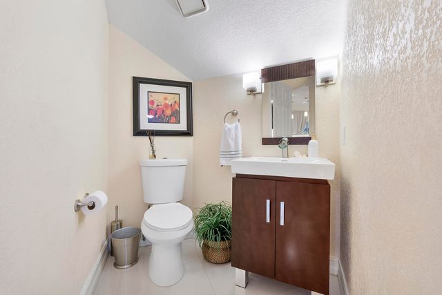 11377 Lakeview Drive 69-u, Coral Springs, FL 33071