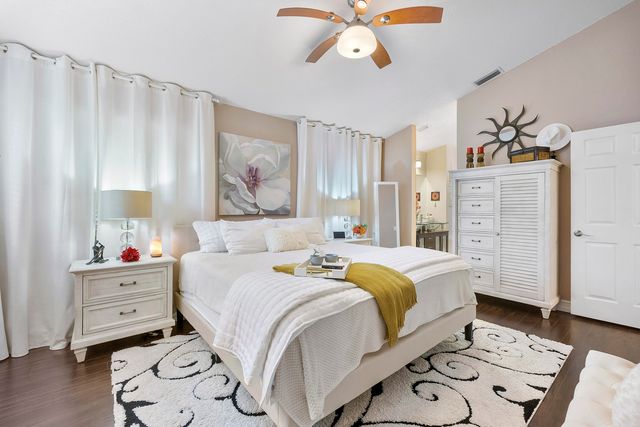 11377 Lakeview Drive 69-u, Coral Springs, FL 33071