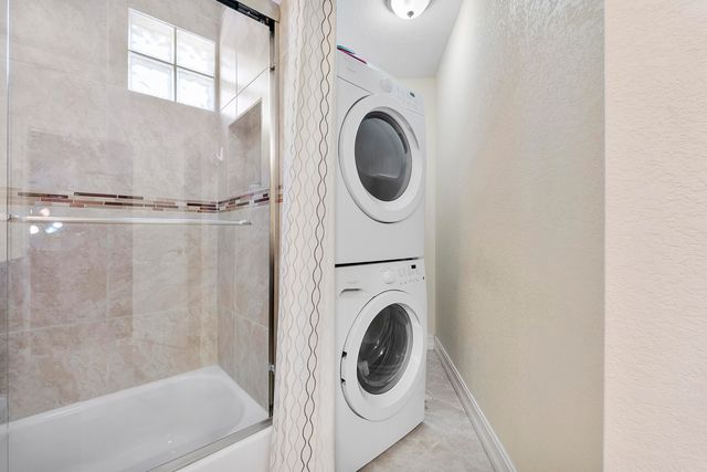 11377 Lakeview Drive 69-u, Coral Springs, FL 33071