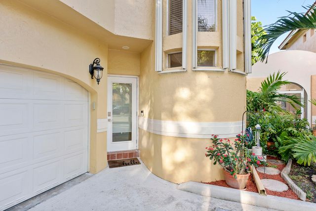 11377 Lakeview Drive 69-u, Coral Springs, FL 33071