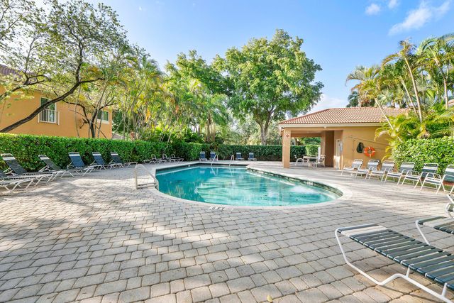 11377 Lakeview Drive 69-u, Coral Springs, FL 33071