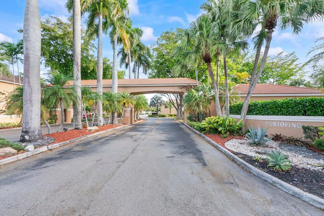 11377 Lakeview Drive 69-u, Coral Springs, FL 33071