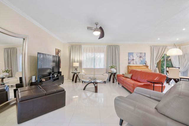 11377 Lakeview Drive 69-u, Coral Springs, FL 33071