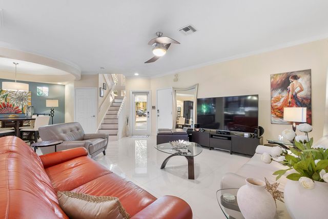 11377 Lakeview Drive 69-u, Coral Springs, FL 33071